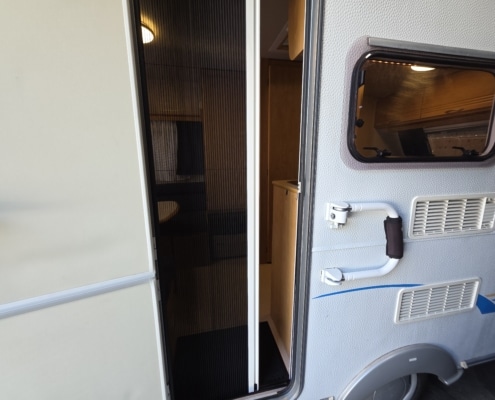 Caravelair Antares 440 - Plisse hordeur/ Instap beugel
