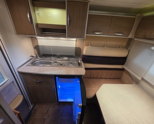 Bürstner Averso 390 - Keuken